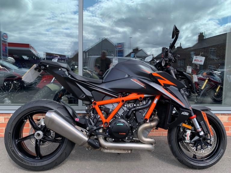 KTM 1390 SUPERDUKE R - TECH PACK - HEATED GRIPS - 2 YEAR WARRANTY 