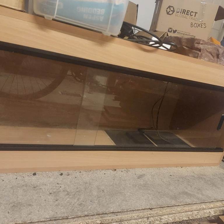 4ft Vivarium with accessories
