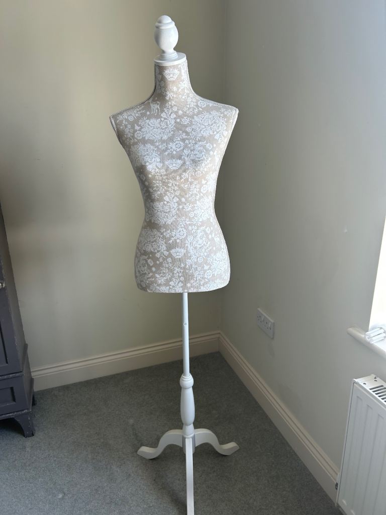 Dress mannequin 