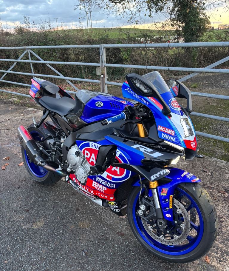 Yamaha R1 2cr fsh stunning