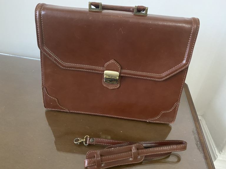 vintage leather bag / briefcase 