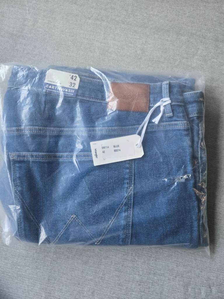 Wrangler earth wash woman jeans *MEASURES max. 42 waist x 32 leg