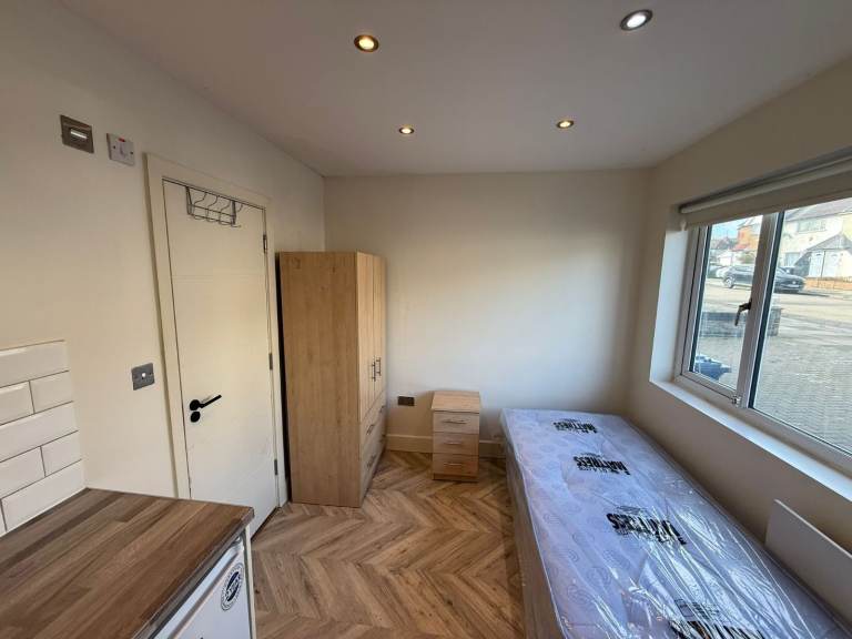 BENEFITS ACCEPTED - Studio Flat Available in Greenford Ealing UB6