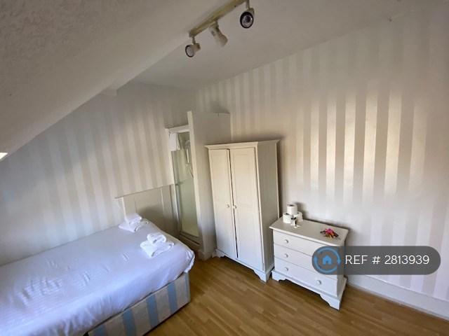 1 bedroom in Holland Road, London, W14 (#2813939)