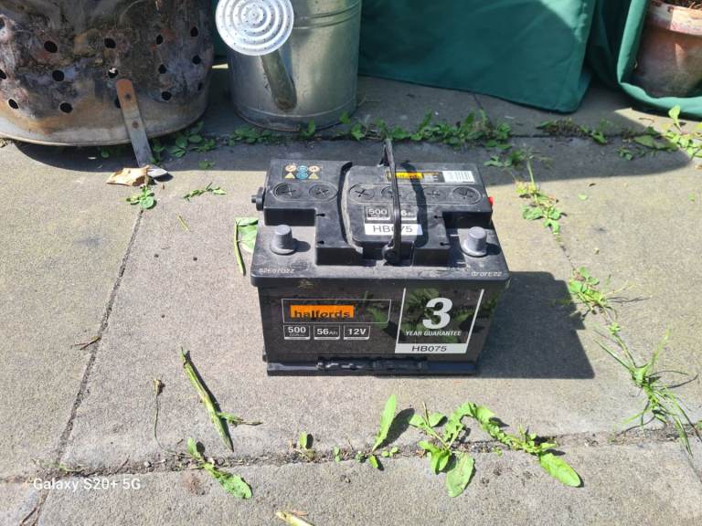 Halfords HB075 car battery