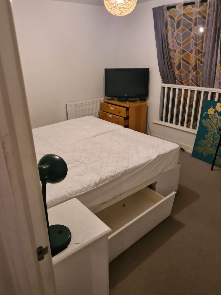 Nice Spacious Double Room (Furnished)