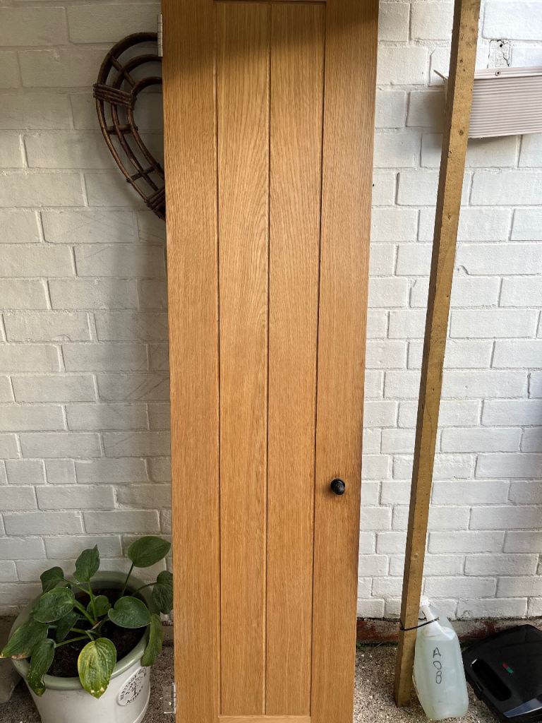 Solid Oak Internal Door with Black Handle – As Good As New
