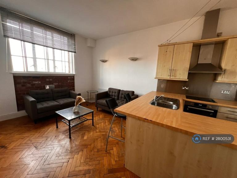 1 bedroom flat in Eastgate, Leeds, LS2 (1 bed) (#2800531)