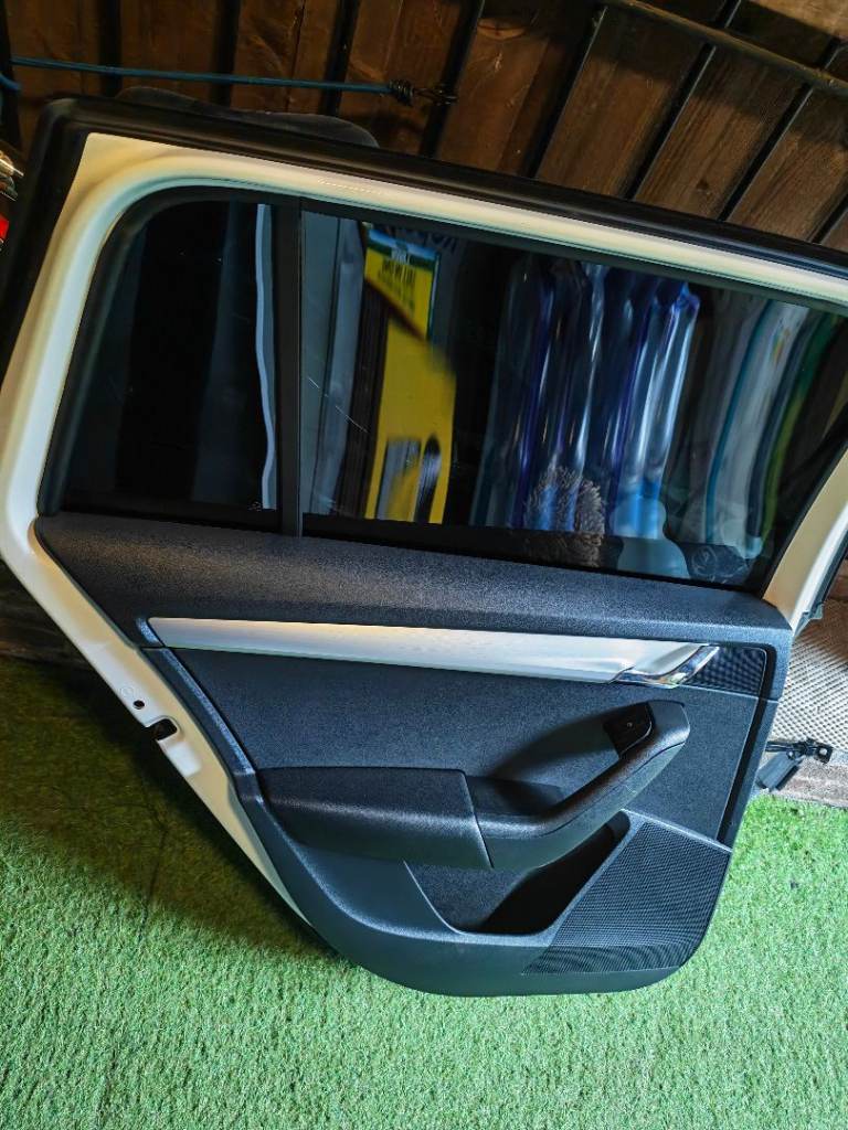 Skoda octavia Estate 2017 Passenger Rear Door
