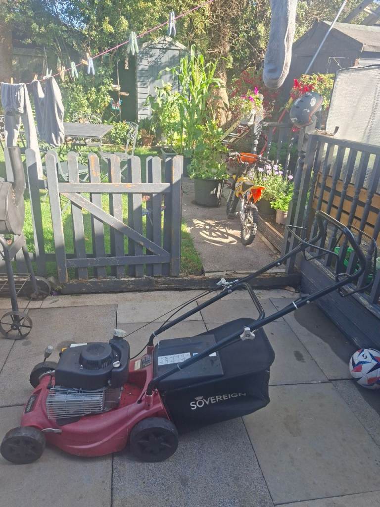 Sovereign XJ101 Petrol Lawn Mower – Good Condition