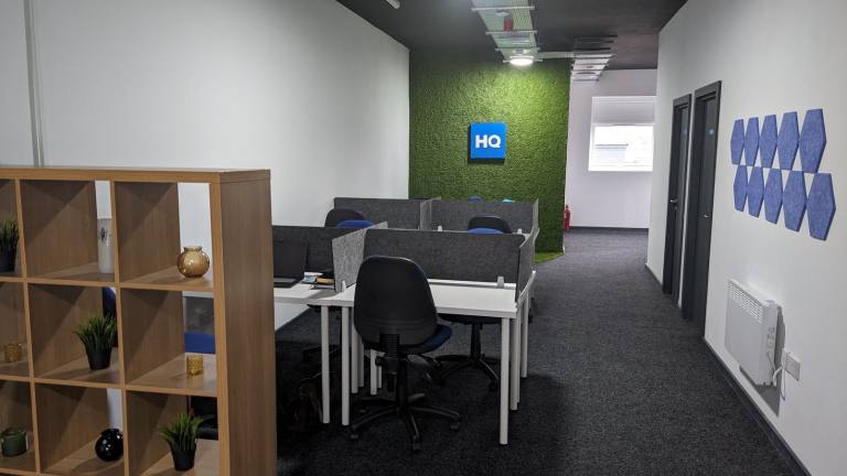Bolton - BL1 1BT \ Hot Desk in a Ready-to-Use Coworking Space