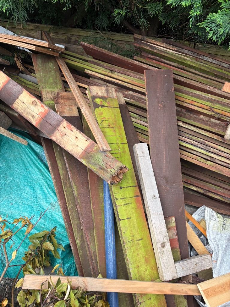 Old fence wood still ok 