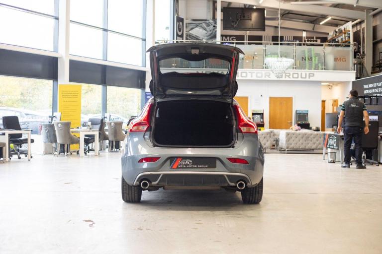 2019 Volvo V40 D2 [122] R DESIGN Edition 5dr Geartronic HATCHBACK DIESEL Automatic