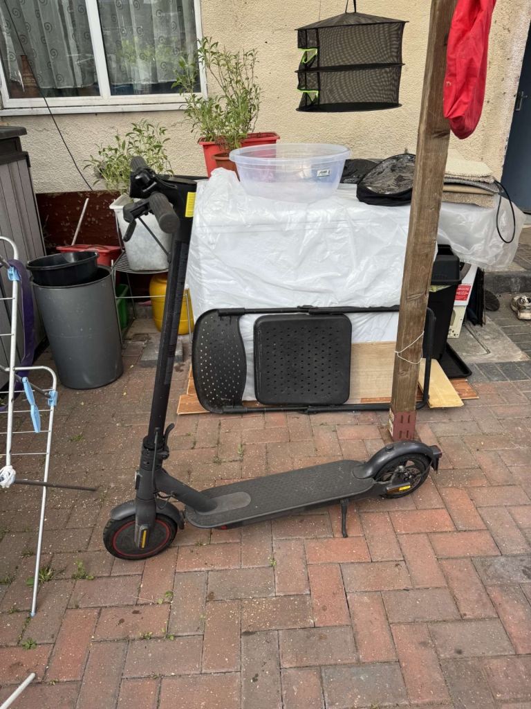 Xiaomi Pro 2 Electric Scooter - Fast, Good Condition, Broken Kickstand