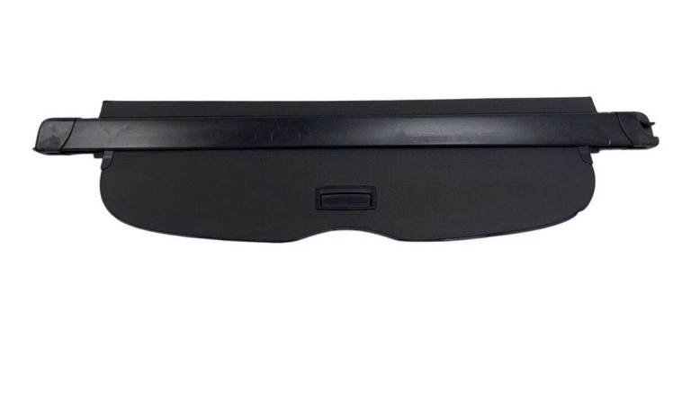 Toyota Avensis Estate T27 retractable parcel shelf/boot load cover.