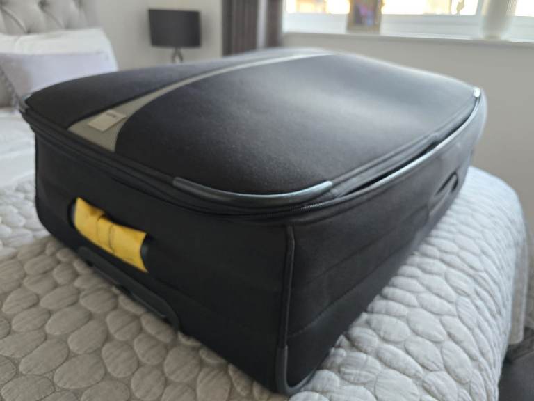 TRIPP Suitcase in Black (1)