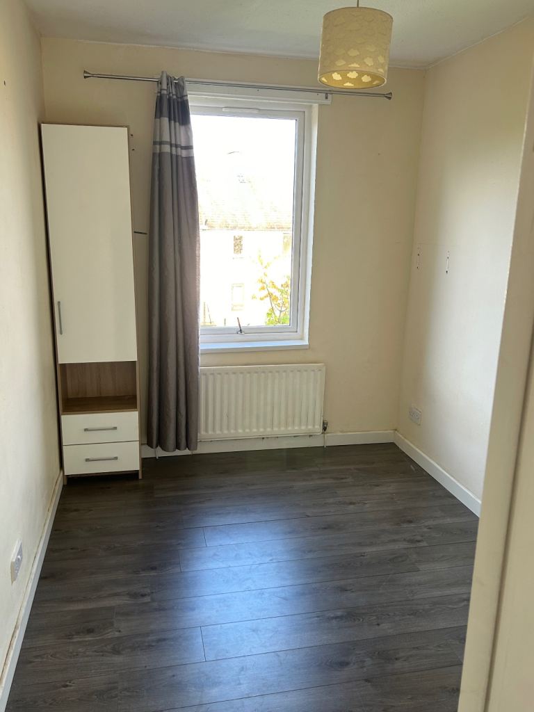 Refurbished two double bedroom flat to rent