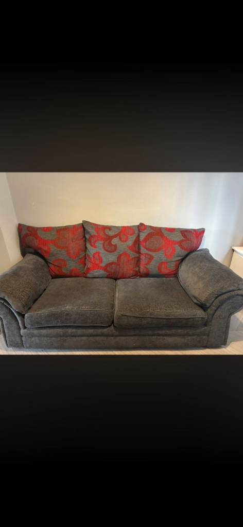 3 seater sofa and 2 armchairs 