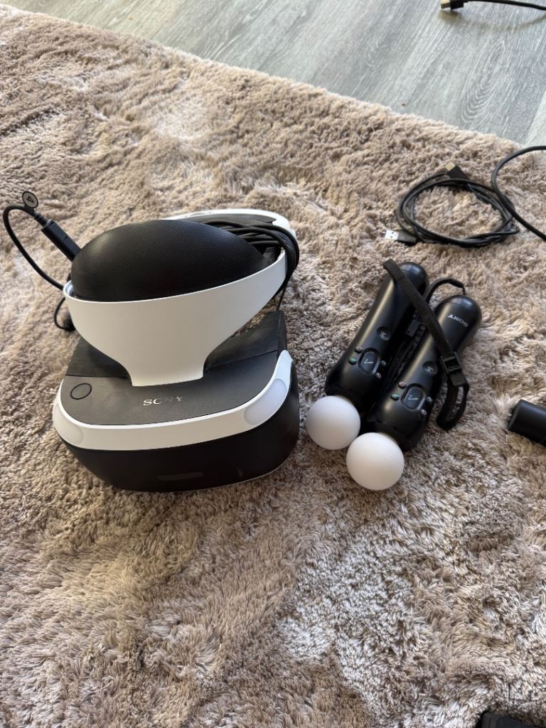 PlayStation VR Headset Bundle – 2 Move Controllers, Camera & All Cables