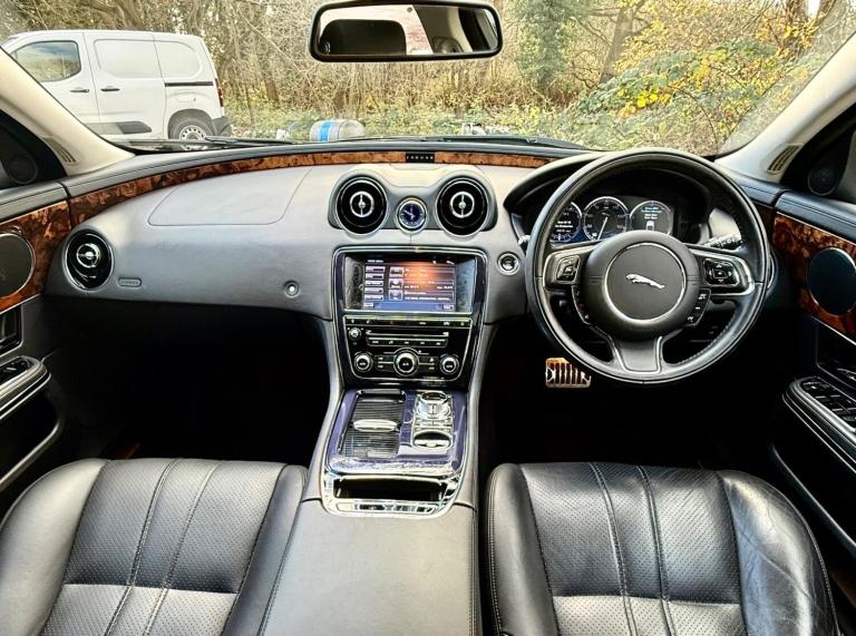 2010 Jaguar XJ 5.0 V8 Premium Luxury Auto Euro 5 4dr (LWB) SALOON Petrol Automatic