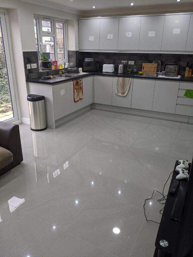 Large Double  Room with Bills £850