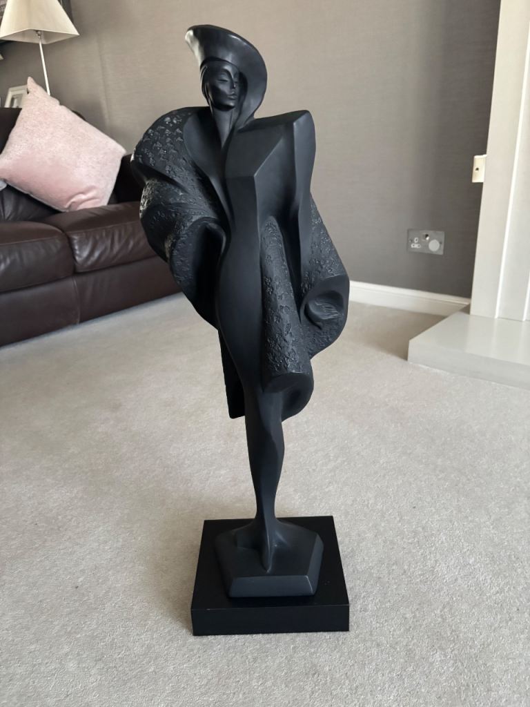 5th Avenue Art Deco Lady