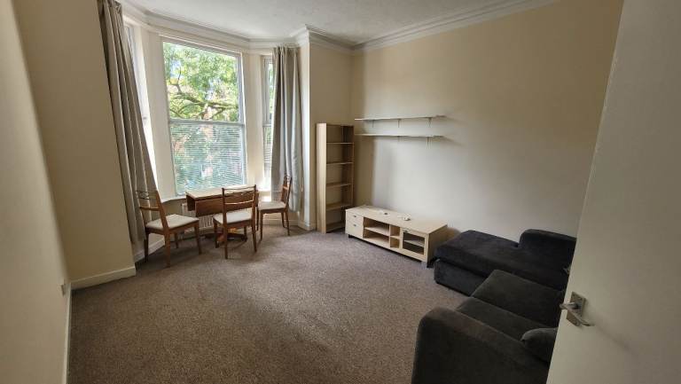 Super Two Bedroom Flat in West Didsbury