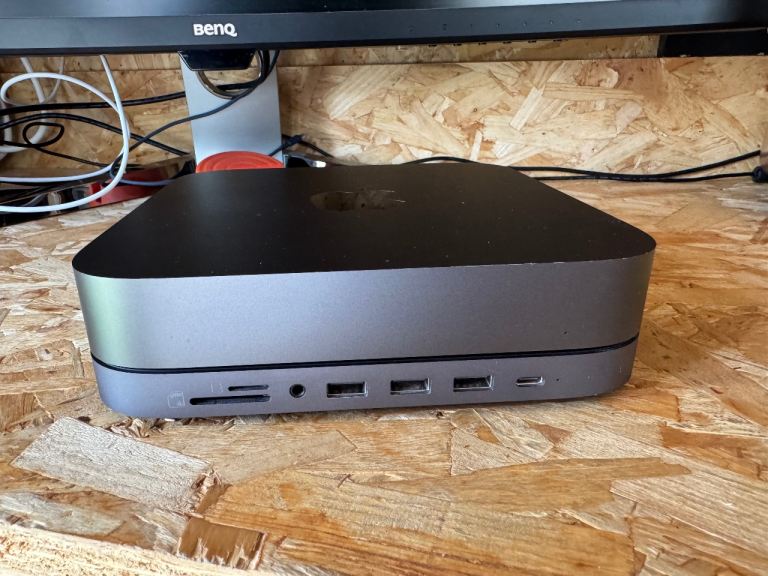 Apple Mac Mini - 3.2 GHz 6-Core Intel Core i7 Very Good Condition