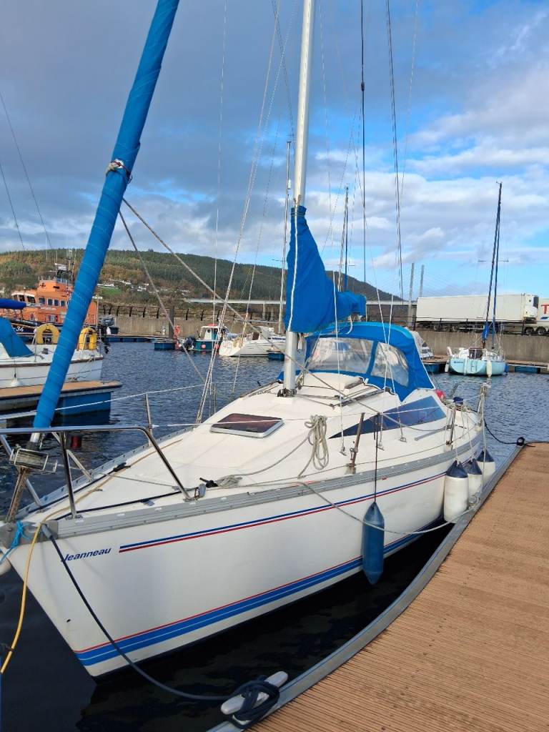 Sailing boat Jeanneau Eolia 25FT in Inverness Marina