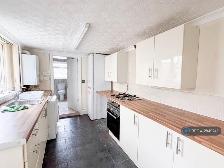 4 bedroom house in Fairoak Avenue, Newport, NP19 (4 bed) (#2849742)