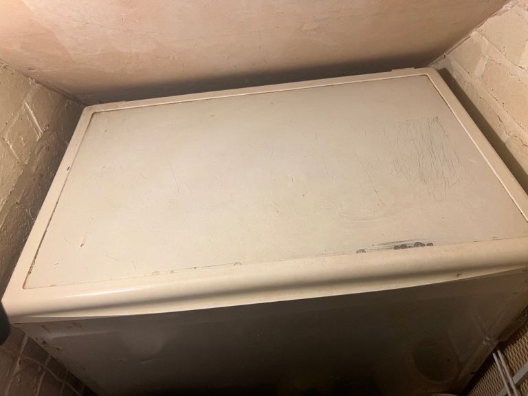 White Chest Freezer – fully working freezer 