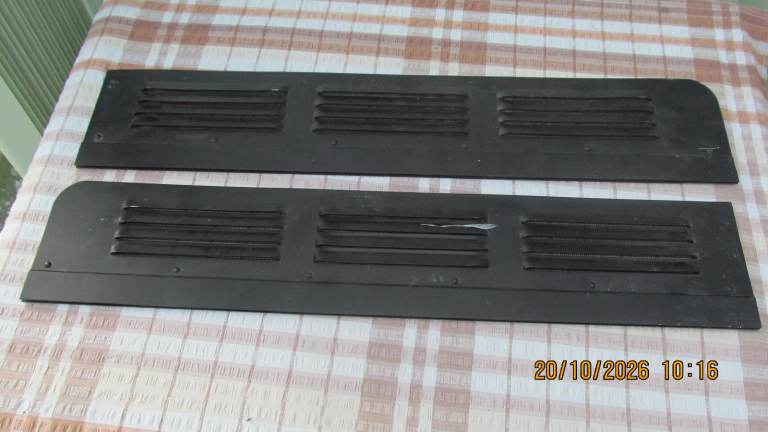 VW T25 - Front Door Window Air Vents