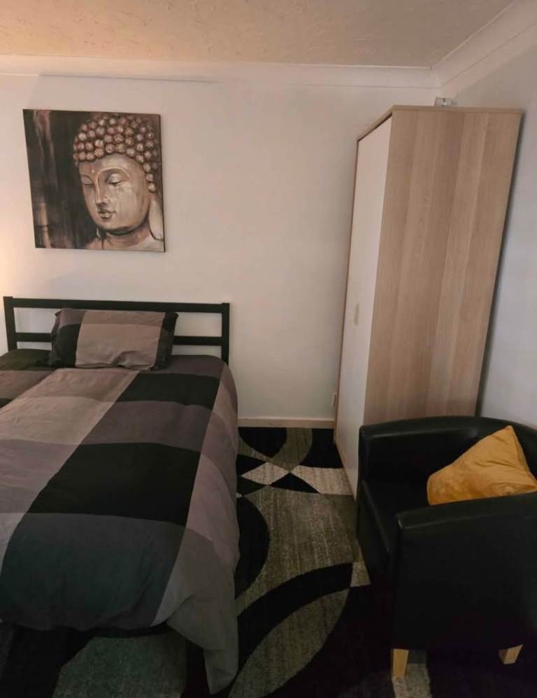 Double room to rent for one working person 