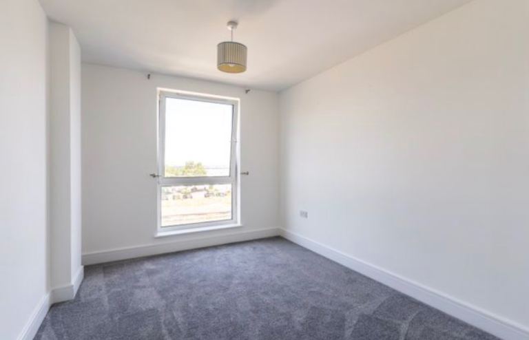 Room in a 2bed apartment ( No shared bathroom Gravesend )