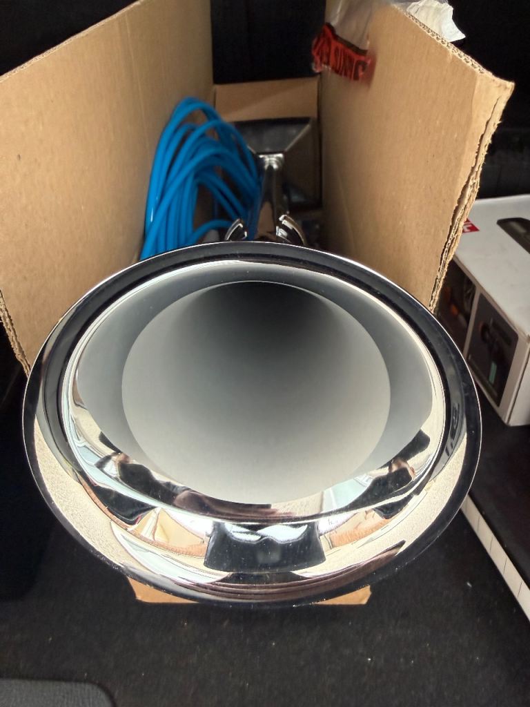 Hadley 22inch airhorns and 24v fitting kit 