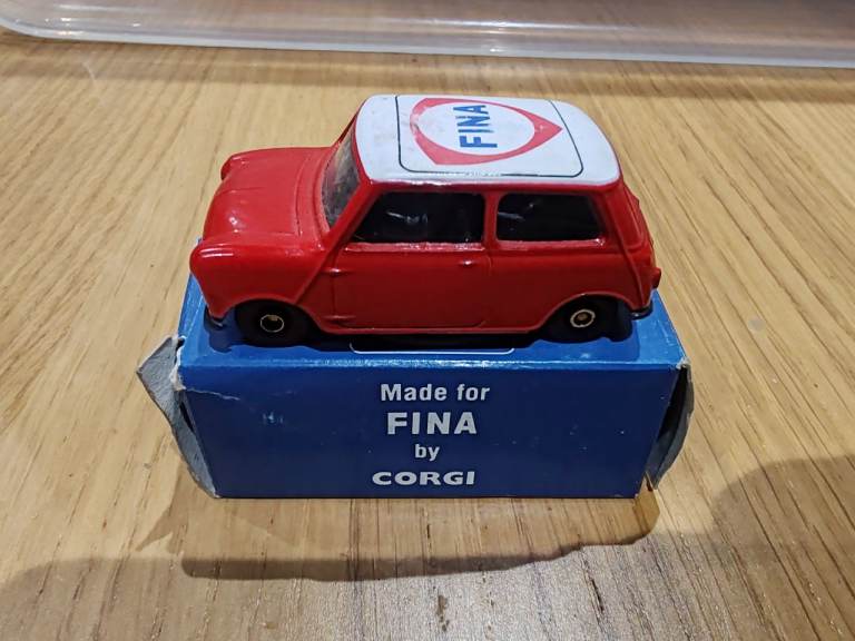 CORGI FINA RED MINI