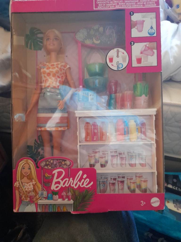 NEW Barbie Smoothie Bar Playset with Doll - Unopened Box