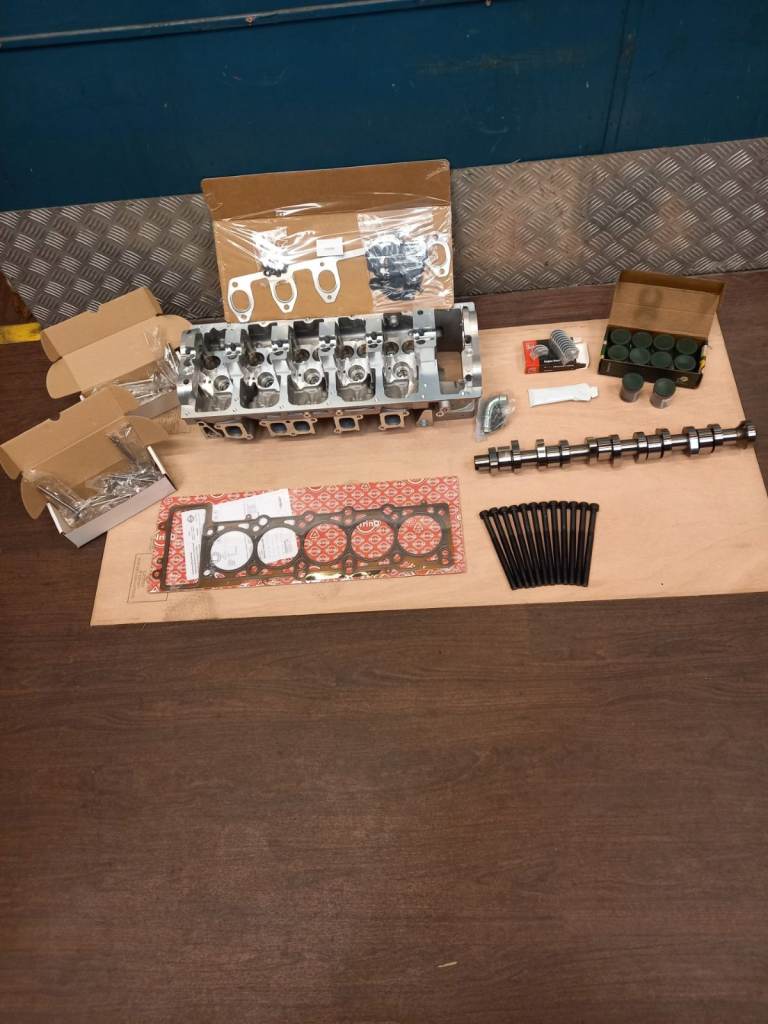 Volkswagen Transporter T5 BNZ,AXE,AXD Cylinder Head with NEW parts + NEW Valves