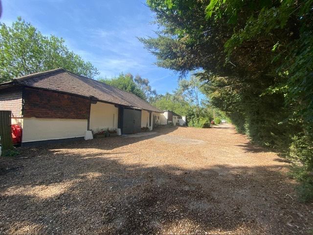 Commercial unit for rent with accommodation optional 