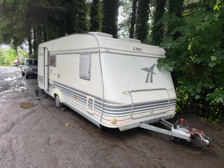 LMC 560 MDK 6 BIRTH CARAVAN 