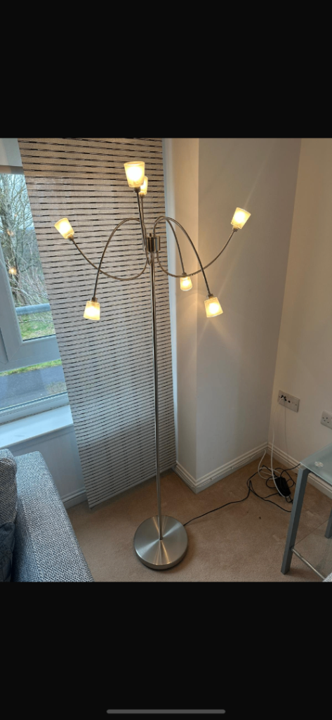 Free standing lamp