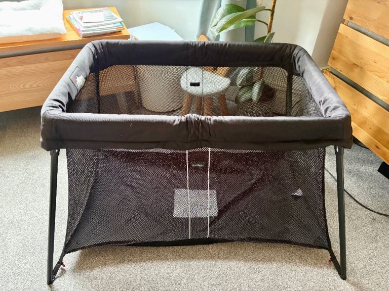 BabyBjörn Travel Cot Light – Black, Good Condition without mattress