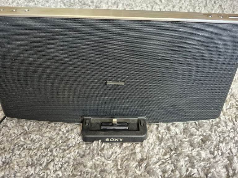 Sony Speaker with iPod/iPhone Dock – Good Condition