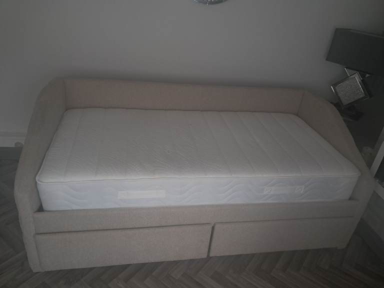 Single day bed 