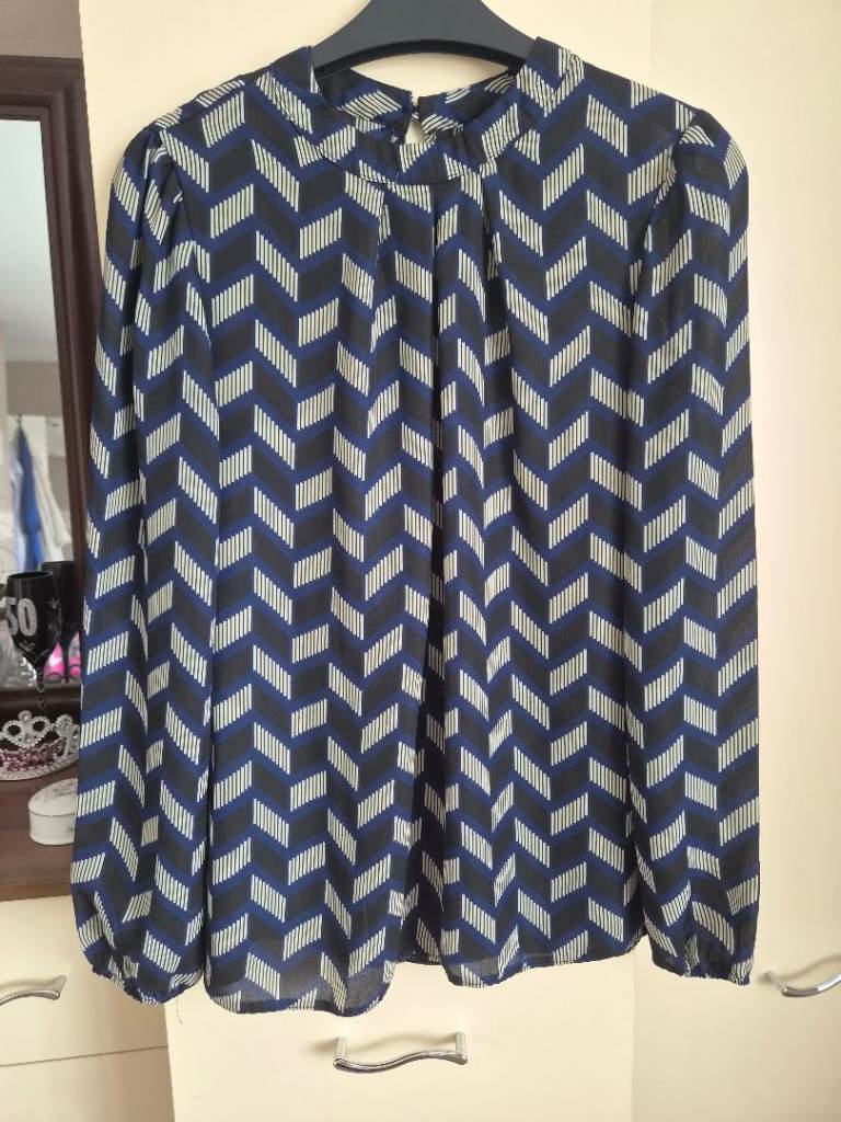 Lovely top by izabel London 