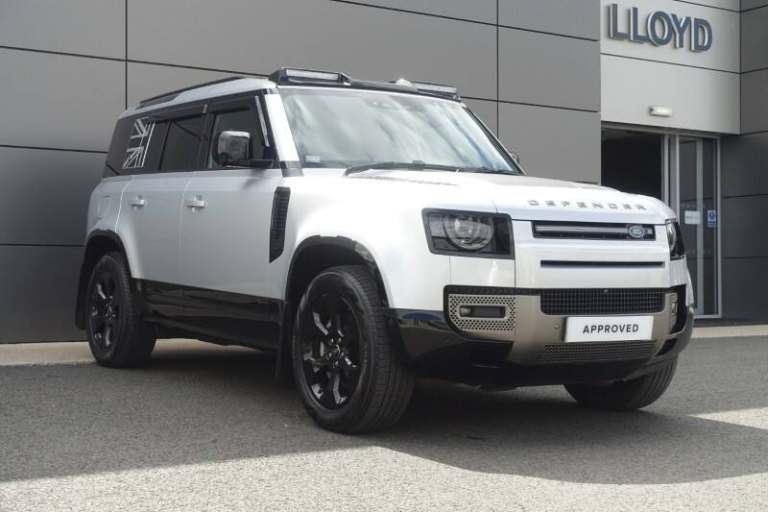 LAND ROVER DEFENDER 3.0 D300 X-Dynamic HSE 110 5dr Auto [7 Seat]