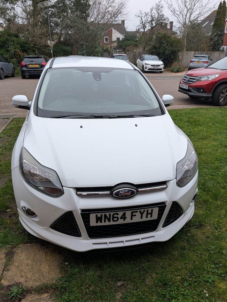 Ford Focus white 1.0 64 plate