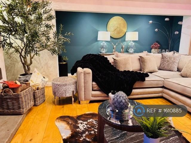 1 bedroom in Long Street, Belton, Loughborough, LE12 (#1610885)