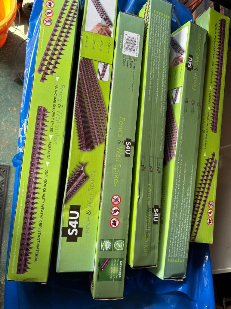 Fence spikes