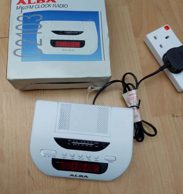 ALBA 2 BAND Clock Radio Alarm Battery Or Mains Operated Model PCR308W 